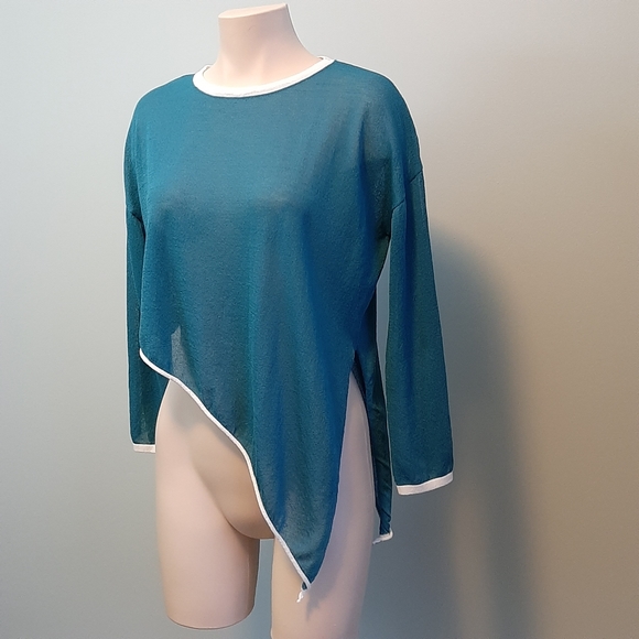 🅱️🅾️G🅾️ Sheer teal color asymmetrical long sleeves top - Picture 3 of 8